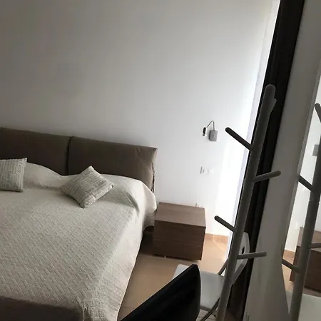 5 Miles Apt